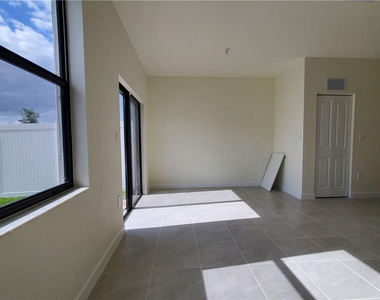 3216 W 114th Terrace - Photo Thumbnail 7