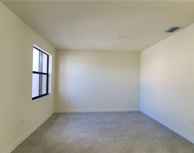 3216 W 114th Terrace - Photo Thumbnail 2