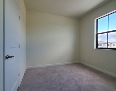 3216 W 114th Terrace - Photo Thumbnail 17
