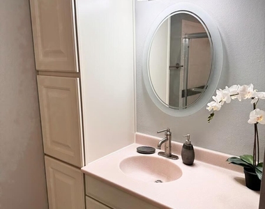 1115 E Fremont Drive - Photo Thumbnail 8