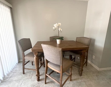 1115 E Fremont Drive - Photo Thumbnail 2