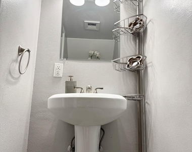 1115 E Fremont Drive - Photo Thumbnail 12