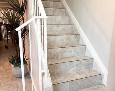 1115 E Fremont Drive - Photo Thumbnail 10