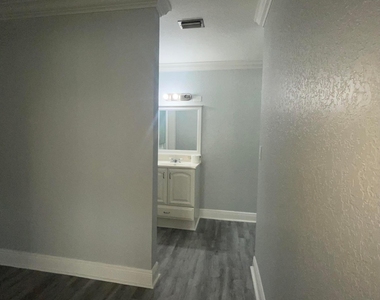3427 Nw 47th Avenue - Photo Thumbnail 18