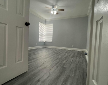 3427 Nw 47th Avenue - Photo Thumbnail 7