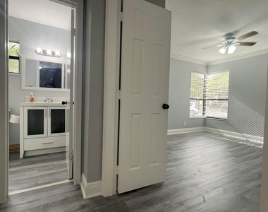 3427 Nw 47th Avenue - Photo Thumbnail 5