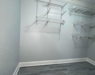 3427 Nw 47th Avenue - Photo Thumbnail 21