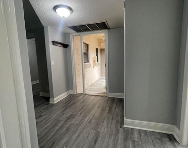 3427 Nw 47th Avenue - Photo Thumbnail 11