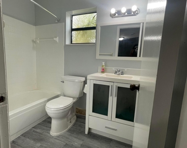 3427 Nw 47th Avenue - Photo Thumbnail 6