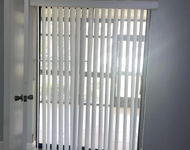 3427 Nw 47th Avenue - Photo Thumbnail 23