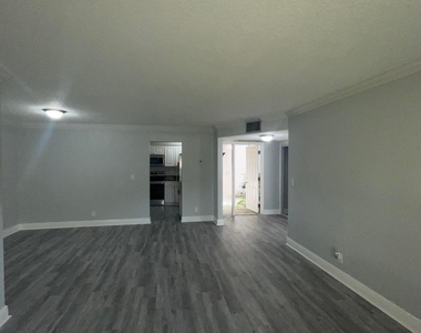 3427 Nw 47th Avenue - Photo Thumbnail 14