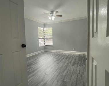 3427 Nw 47th Avenue - Photo Thumbnail 8