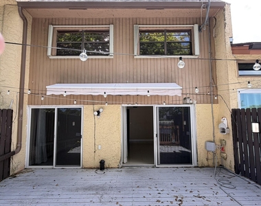 1114 Nw 79th Drive - Photo Thumbnail 10