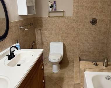 1114 Nw 79th Drive - Photo Thumbnail 12