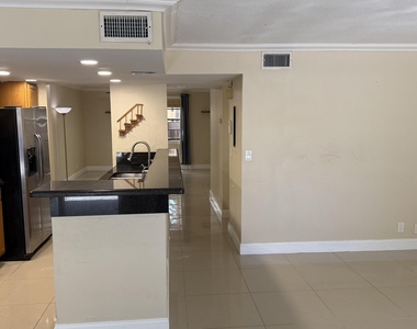 1114 Nw 79th Drive - Photo Thumbnail 5