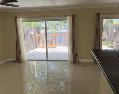 1114 Nw 79th Drive - Photo Thumbnail 4