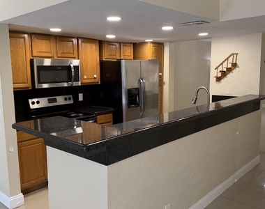 1114 Nw 79th Drive - Photo Thumbnail 6