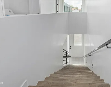 3107 N 39th Street - Photo Thumbnail 4