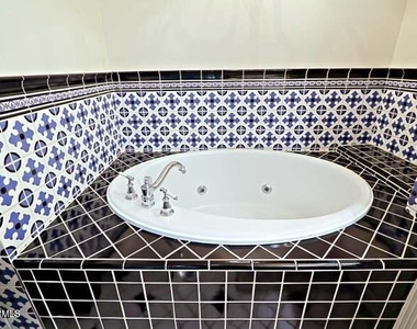 20704 N 90th Place - Photo Thumbnail 14