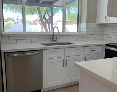 3415 E Sheridan Street - Photo Thumbnail 16