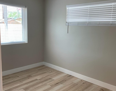 3415 E Sheridan Street - Photo Thumbnail 9