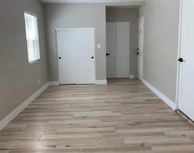 3415 E Sheridan Street - Photo Thumbnail 12