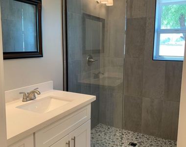 3415 E Sheridan Street - Photo Thumbnail 3