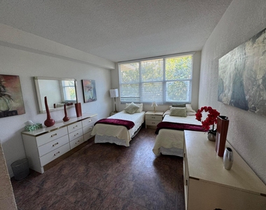 2501 S Ocean Drive - Photo Thumbnail 18