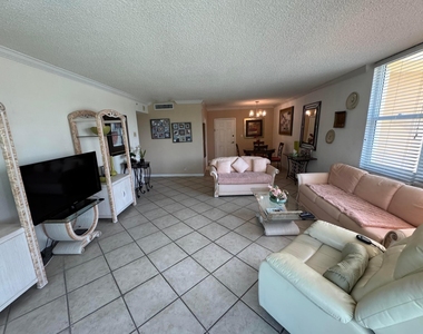 2501 S Ocean Drive - Photo Thumbnail 12