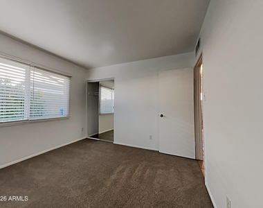 2440 E Dahlia Drive - Photo Thumbnail 6