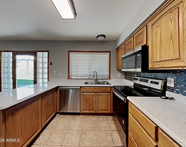 2440 E Dahlia Drive - Photo Thumbnail 3