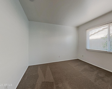 2440 E Dahlia Drive - Photo Thumbnail 7