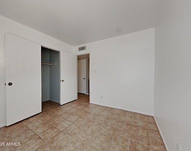 2440 E Dahlia Drive - Photo Thumbnail 9