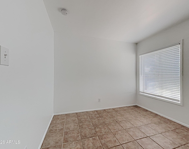 2440 E Dahlia Drive - Photo Thumbnail 8