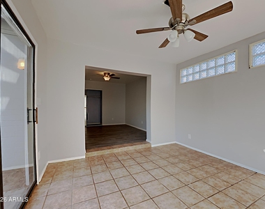 2440 E Dahlia Drive - Photo Thumbnail 12