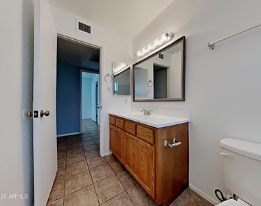 2440 E Dahlia Drive - Photo Thumbnail 10