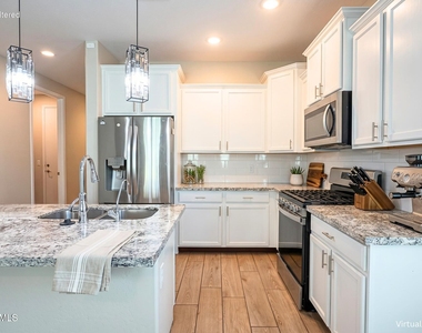 8422 W Atlantis Way - Photo Thumbnail 2