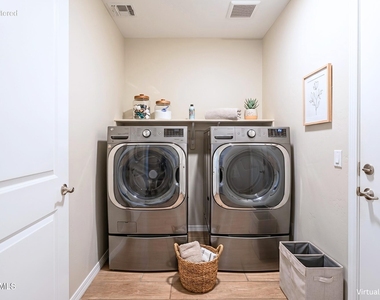 8422 W Atlantis Way - Photo Thumbnail 7