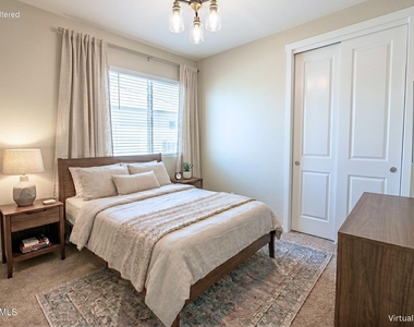 8422 W Atlantis Way - Photo Thumbnail 10