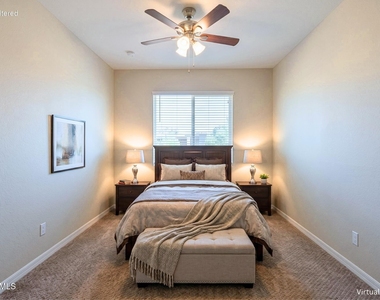 8422 W Atlantis Way - Photo Thumbnail 6