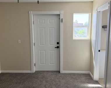6036 N 8th Street - Photo Thumbnail 18