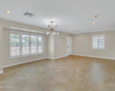 6036 N 8th Street - Photo Thumbnail 5
