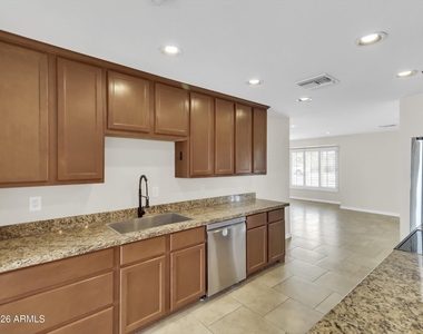 6036 N 8th Street - Photo Thumbnail 9