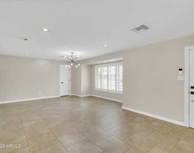 6036 N 8th Street - Photo Thumbnail 4