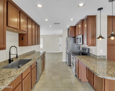 6036 N 8th Street - Photo Thumbnail 10