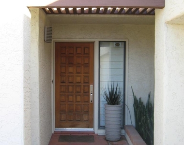 4819 N 35th Place - Photo Thumbnail 2