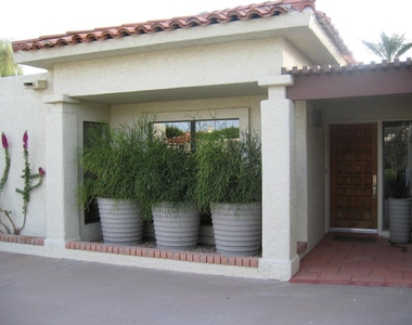 4819 N 35th Place - Photo Thumbnail 1