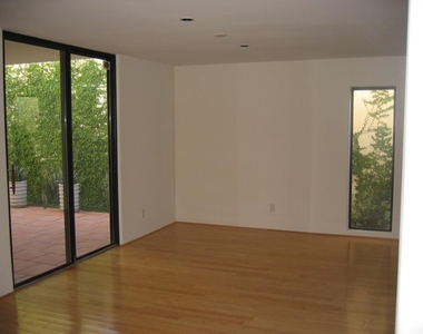 4819 N 35th Place - Photo Thumbnail 8