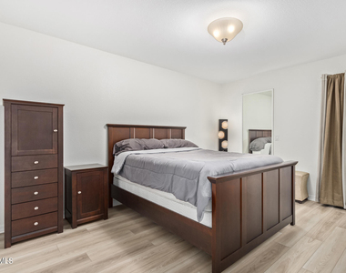 3235 E Camelback Road - Photo Thumbnail 7