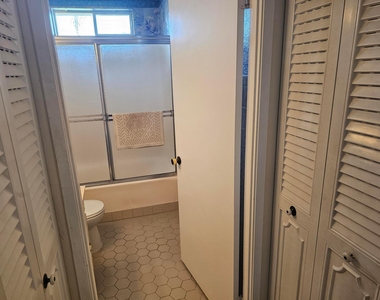 1500 Ne 13th Terrace - Photo Thumbnail 16
